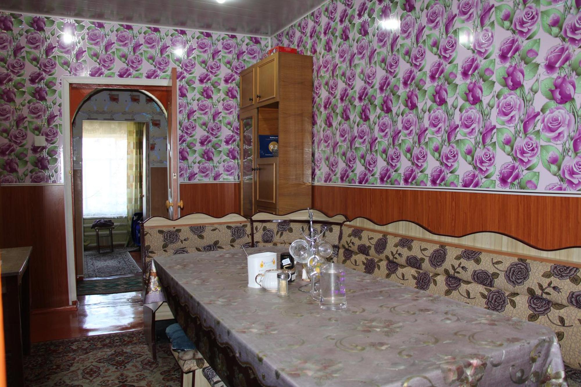 Guest House On Derbisheva カラコル エクステリア 写真