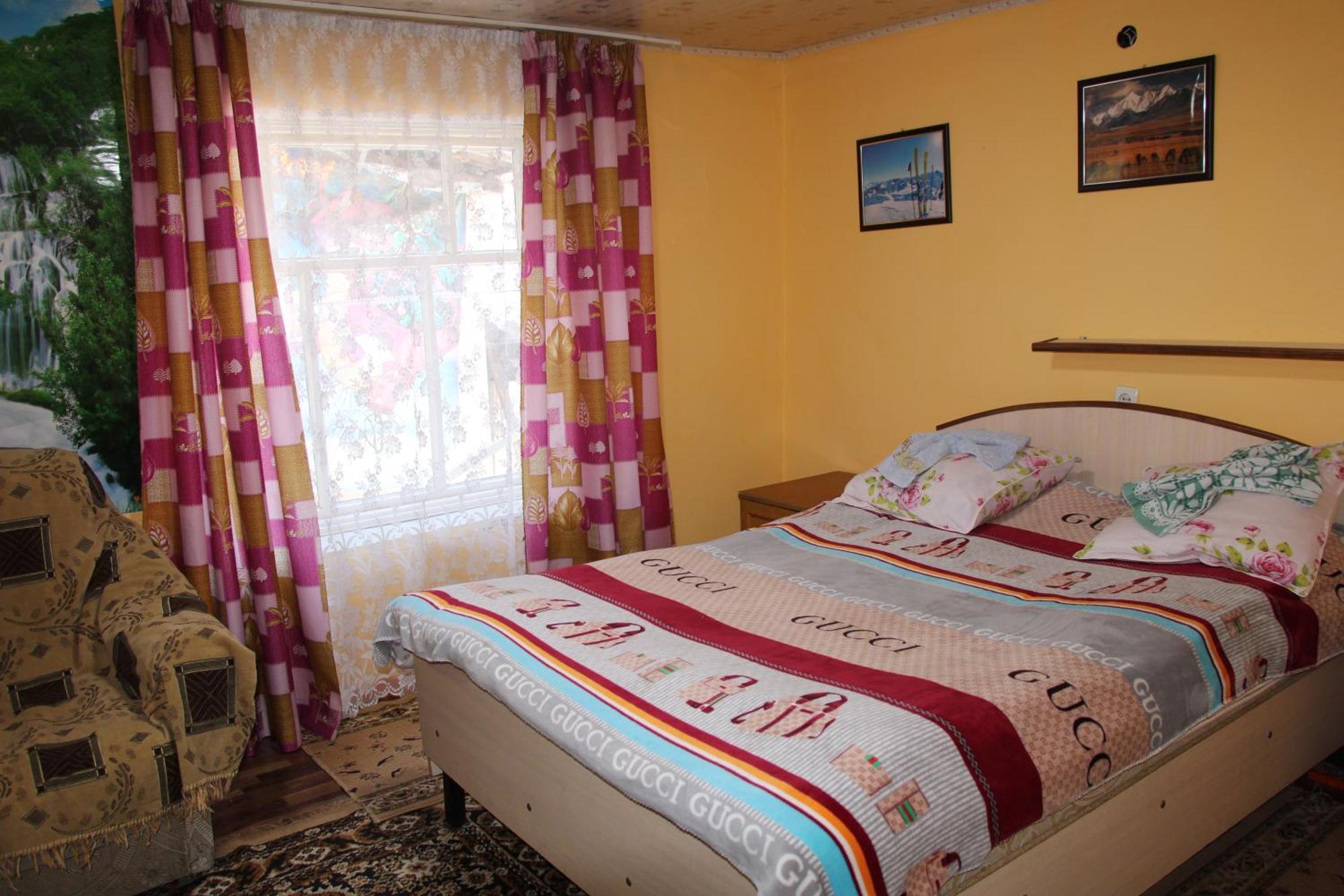 Guest House On Derbisheva カラコル エクステリア 写真