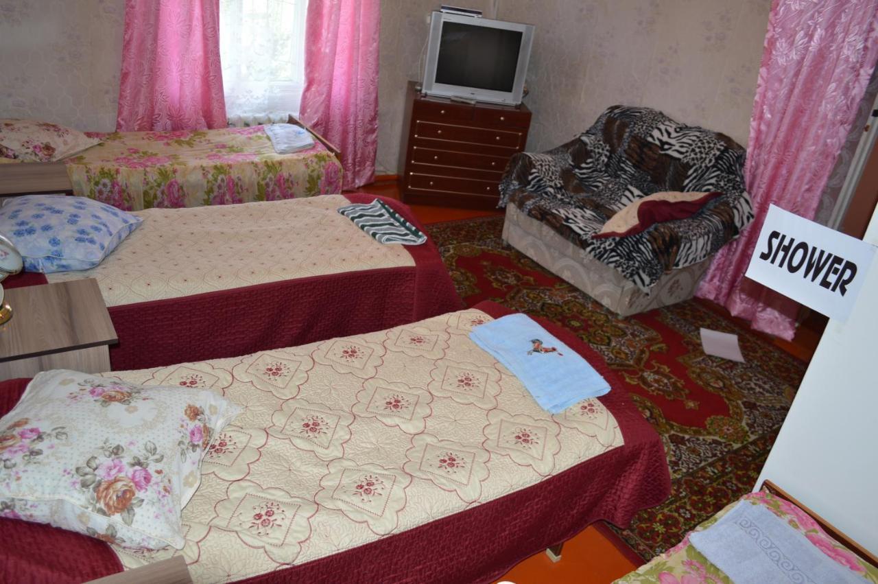 Guest House On Derbisheva カラコル エクステリア 写真